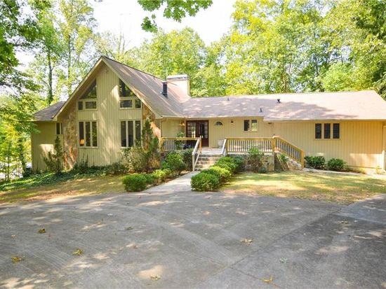 Exterior of the home at 522 North Lake Drive
